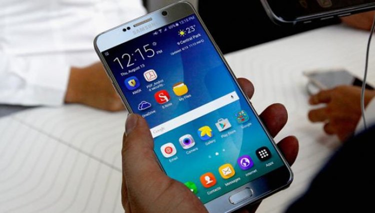 "Самсунг" започва подмяна на чисто новия си смартфон Galaxy Note 7 (видео