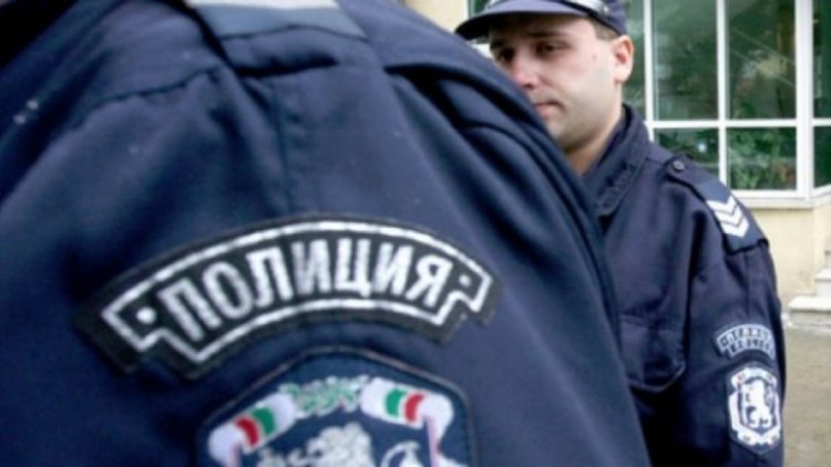 Мъж сипе люти закани срещу дама, усмиряват го в ареста