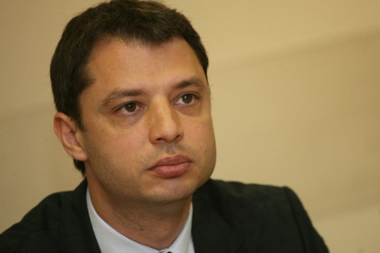 Делян Добрев е призован за обвинение в следствието