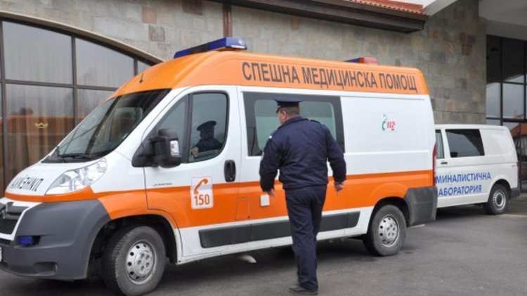 Намериха труп на полугола жена край Константиново