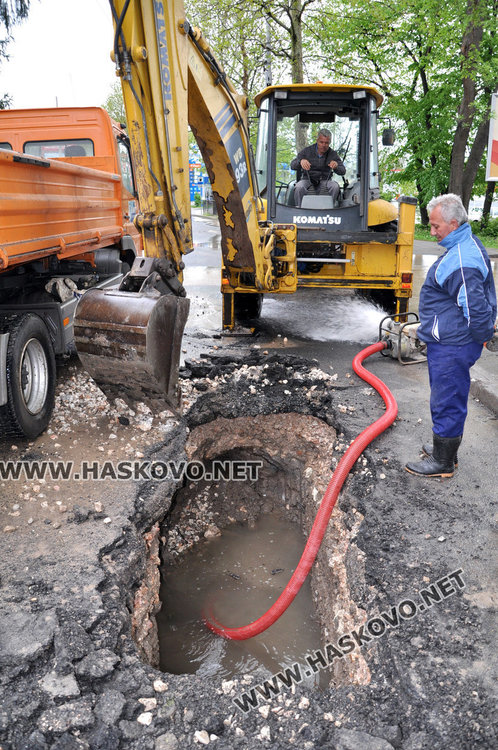 Авария на главен водопровод оставя в безводие за ден 5 квартала