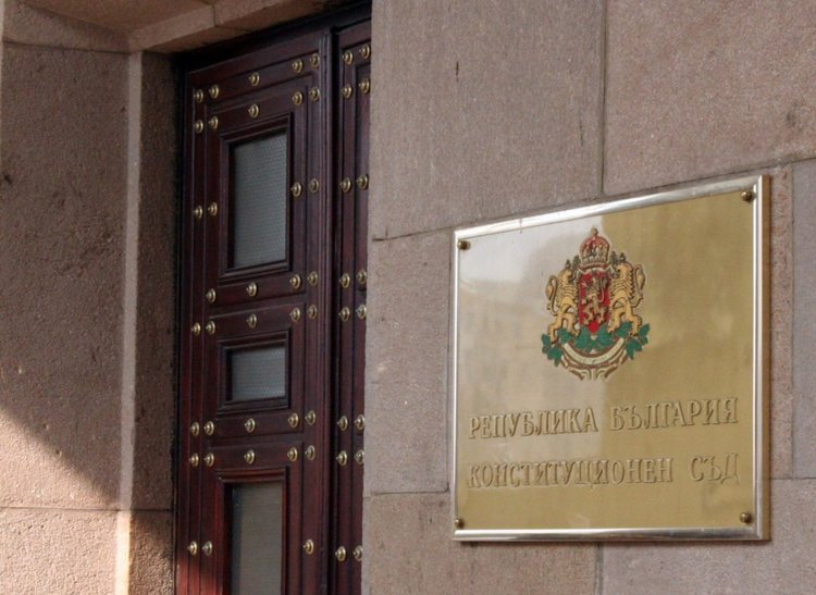 Полиция и пожарна спешно пред Конституционния съд