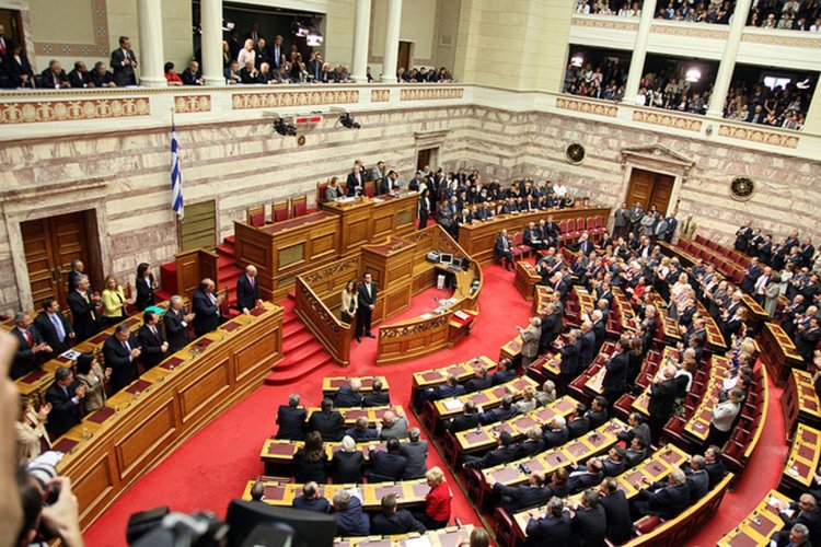 Гърците в чужбина да гласуват на избори, предлага опозицията