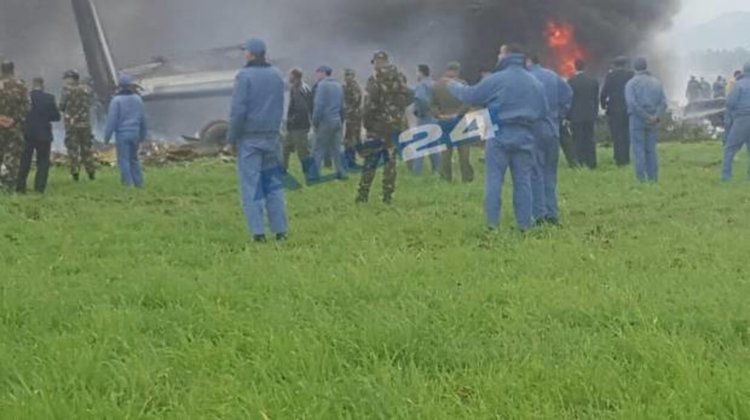 Военен самолет с над 200 души се разби в Алжир