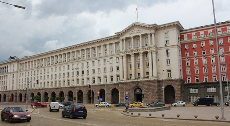 Службите ни работят с британските срещу контрабандата с цигари