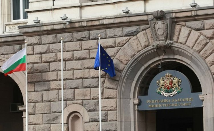 Борисов отчете рекордни приходи, иска съкращаване на администрацията