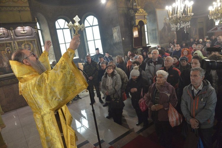 Архиерейско богослужение за Атанасовден в Асеновград 