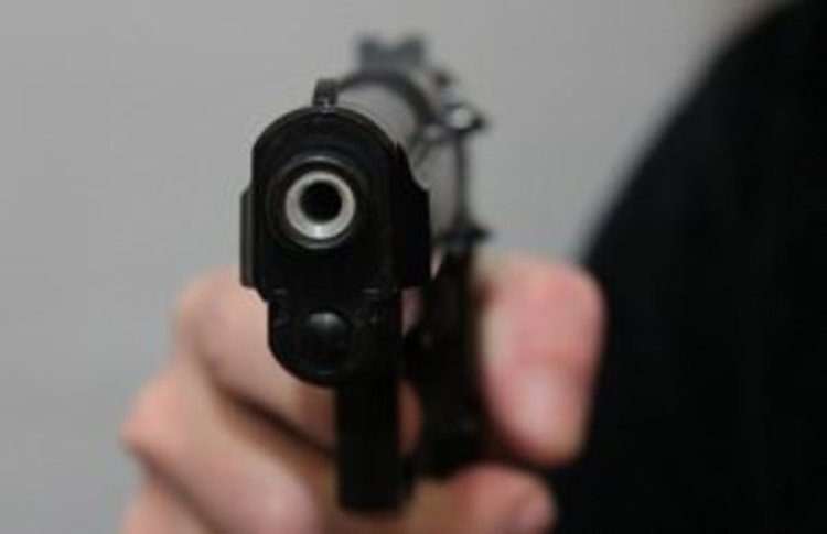 Кърджалиец размахва пистолет в центъра на града, плаши с убийство