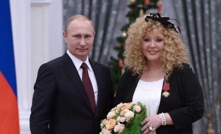 Алла Пугачова на 70. Путин ѝ връчи орден