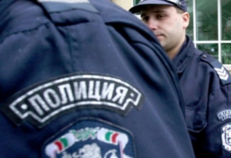 Лавинообразно нараства агресията срещу полицаи в Кърджалийско, баровец се съблича гол в участъка