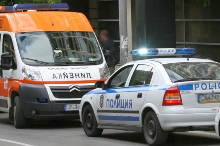 Шофьор на Мазда блъсна и рани неправилно пресичащи пешеходци 