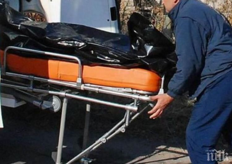 Откриха труп на пенсионер на автогарата в Бенковски,смъртта е настъпила рано сутринта