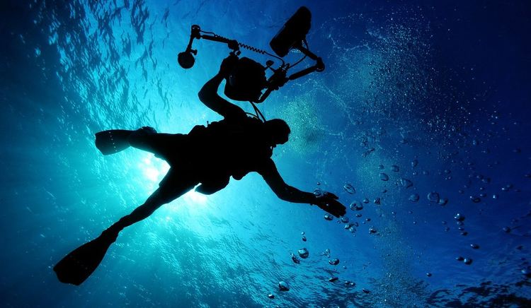 Учени вкараха безжичен интернет и под водата