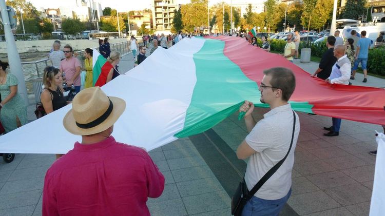 Ден 60: Протест и контрапротест в Деня на Съединението