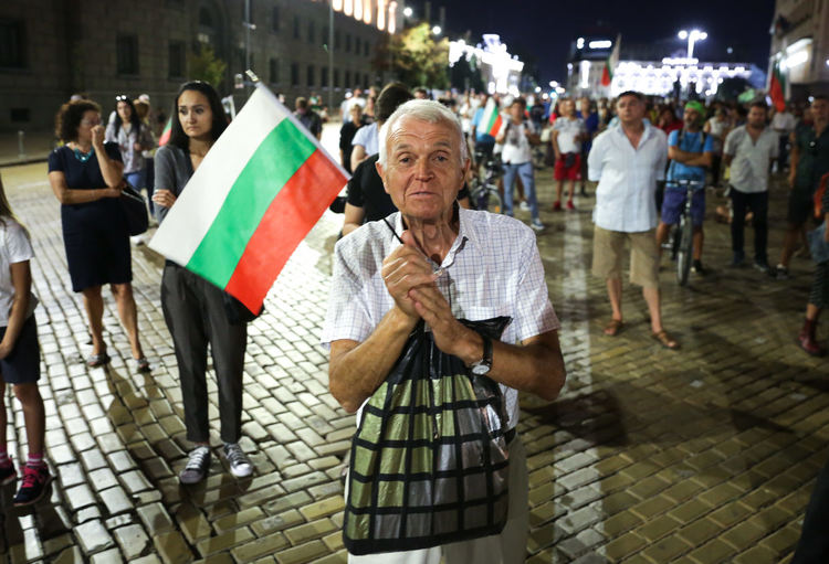Ден 68: Протестът блокира Орлов мост. Контрапротест за импийчмънт на Радев