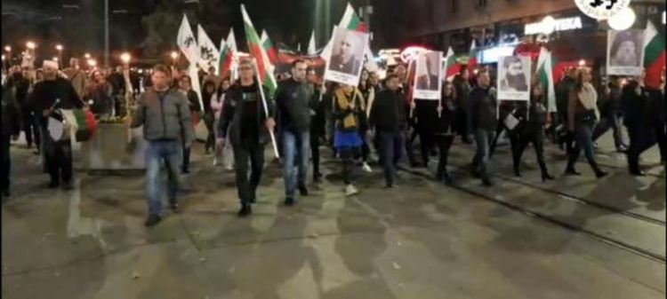 Ден 116: Факли, викове "Оставка" и бунтовни песни (видео)