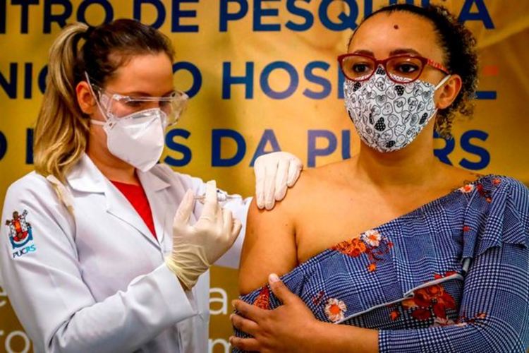 В Бразилия спряха временно изпитанията на китайска ваксина срещу Ковид-19