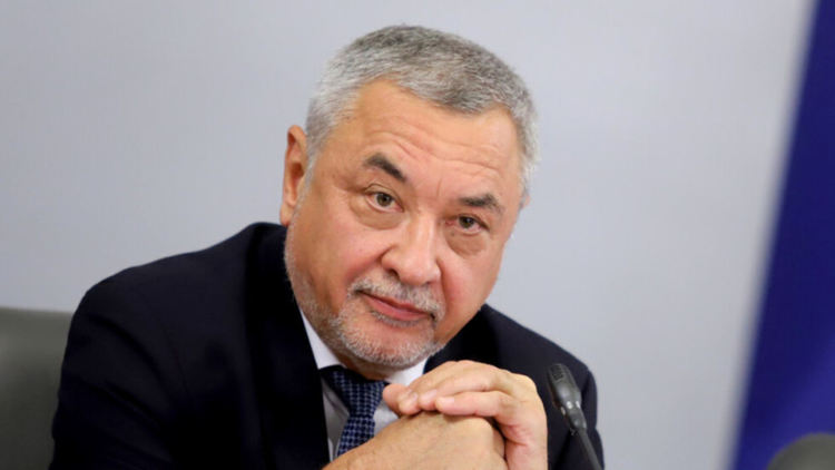 Валери Симеонов иска налагане на триседмична карантина у нас