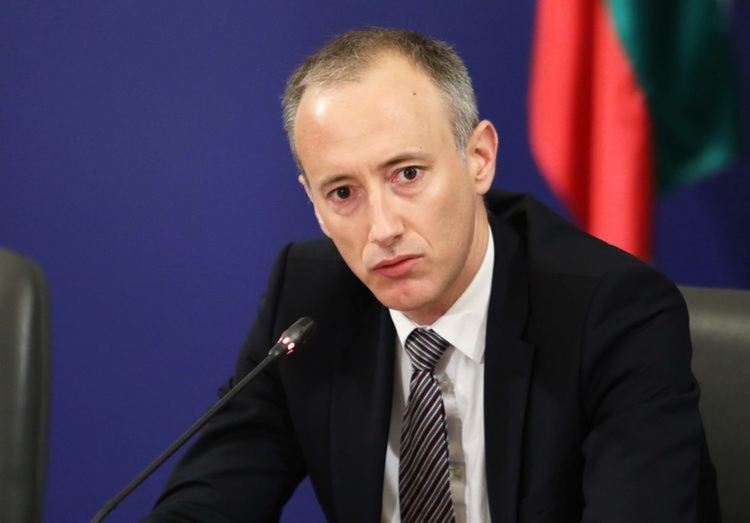 Ако ситуацията с коронавируса се подобри - поетапно връщане на учениците от 5. до 12. клас в училище - от 18 януари