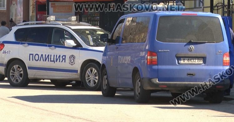 Задържаха двама младежи с наркотици в Хасково