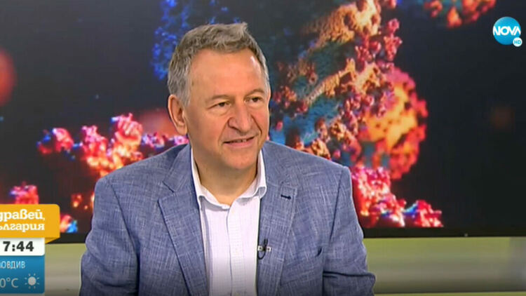 Кацаров: Обмисля се ваксинираните хора да получат парични ваучери