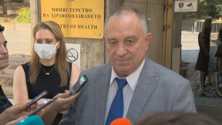 Обмислят въвеждане на нови COVID мерки в страната от понеделник