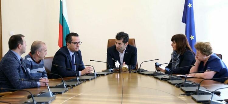 Премиерът се срещна с представители на Възраждане