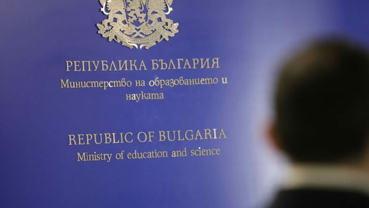 Девет почивни дни за учениците, засега училищата няма да затварят