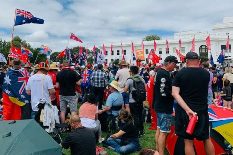 Протести срещу задължителното ваксиниране в Канбера