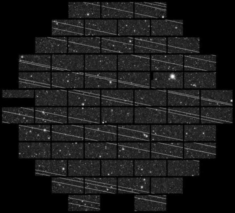 Следите от сателитите Starlink пречат на астрономите.. Кредит: CTIO/NOIRLab/NSF/AURA/DECam DELVE Survey
