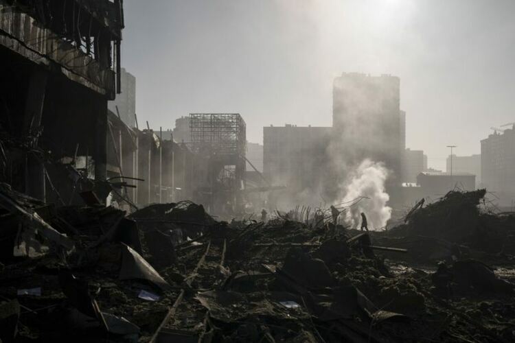 Войната, ден 27: Русия засили въздушните нападения, Украйна си върна ключов град