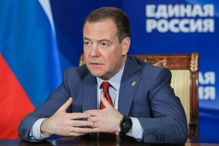 Дмитрий Медведев: Глупаво е да се смята, че санкциите на Запада ще променят курса на руските власти