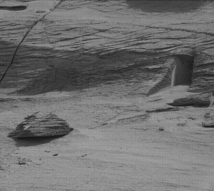 Скалното образувание, подобно на врата. Сн.: NASA/JPL-Caltech/MSSS