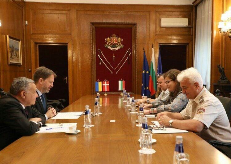Сн.: Министерство на отбраната