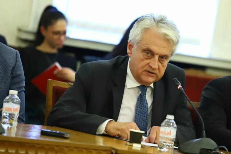Сн.: БГНЕС/НАДЕЖДА ПЕЕВА
