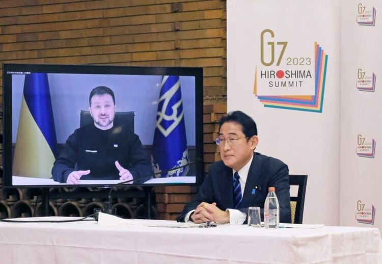 Сн.: PM's Office of Japan