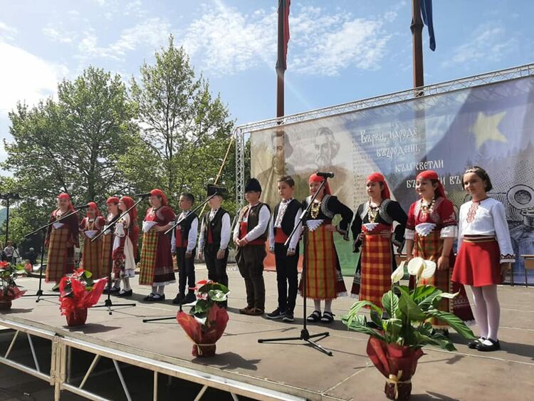 Награждават тържествено тридесет и двама за  24 МАЙ в Смолян