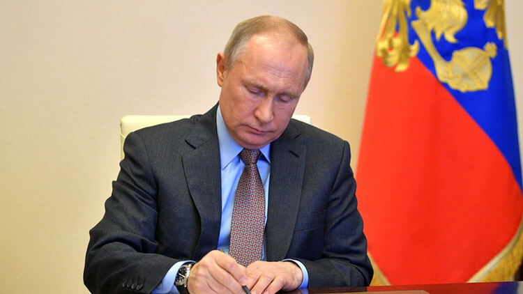 Путин прекрати споразуменията за избягване на двойното данъчно облагане с "неприятелските" страни