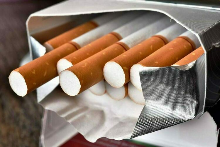 Иззеха 6500 безакцизни цигари от хранителен магазин и два автомобила 