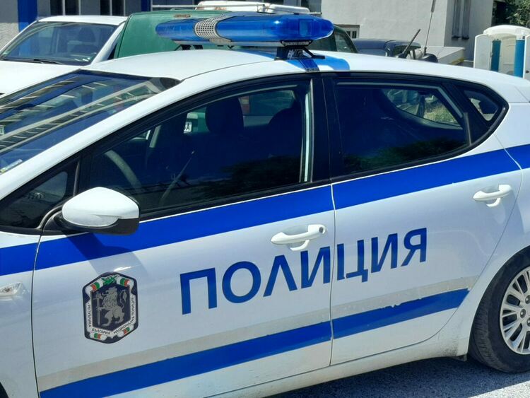 Катастрофа затруднява движението на ул. Цар Иван Асен II