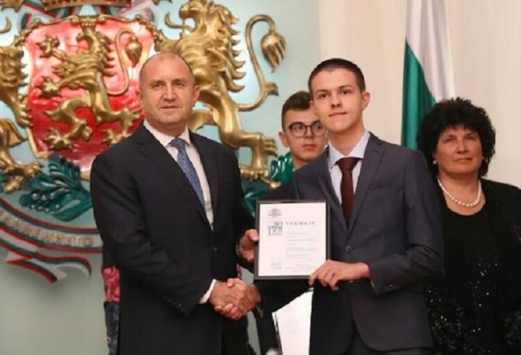 Поздравления: Радостин Чолаков от Барутин заминава да учи в Станфорд в Америка!