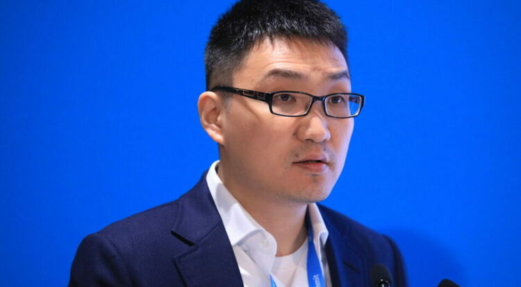 От инженер в Google до основател на Temu и най-богат в Китай 