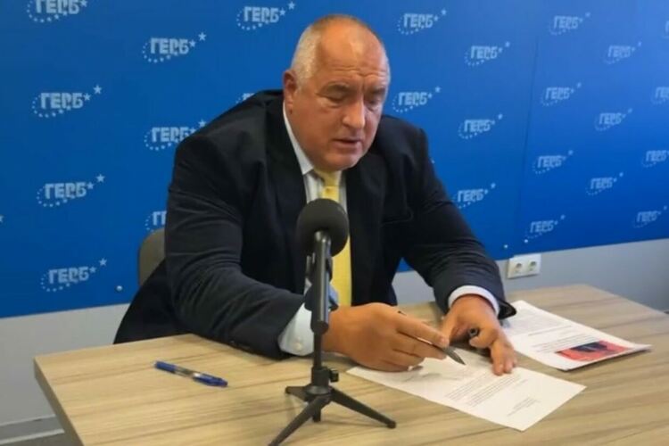 Представлението започна: Борисов "подписва", че няма да управлява с Пеевски
