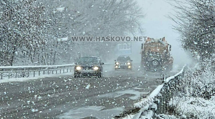 Продължават снеговалежите и в понеделник