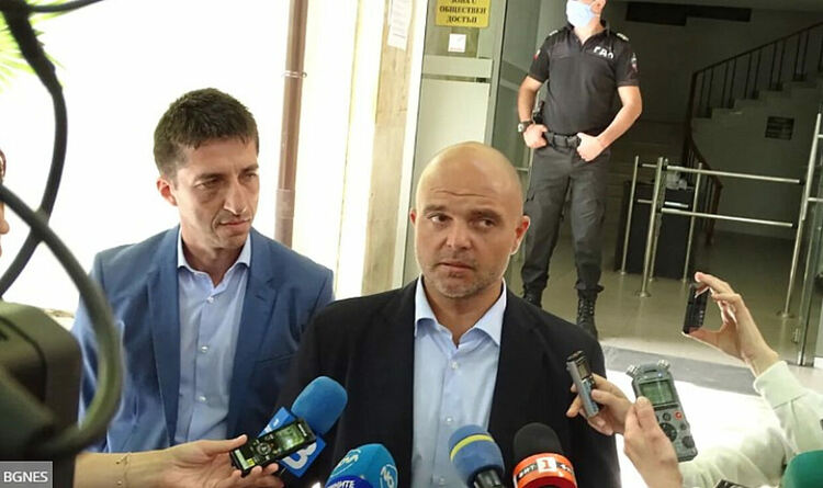 Ивайло Иванов напуска кабинета на Митов