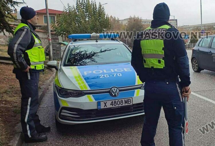 Младеж изхвърли дрога при полицейска гонка, откриха наркотици в дома му
