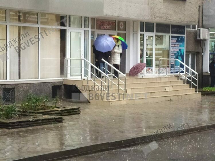 Облачно със слаб дъждец ще бъде днес времето в Кърджали