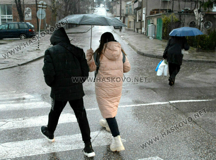 Дъжд и вятър в сряда