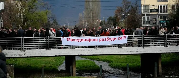 Катинар и решетки: Защо пожарът в Кочани взе толкова жертви