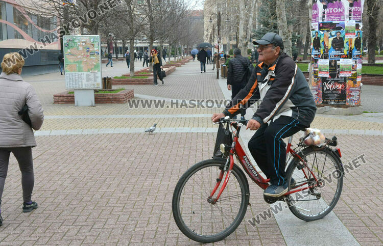 Облаци и малко слънце в сряда